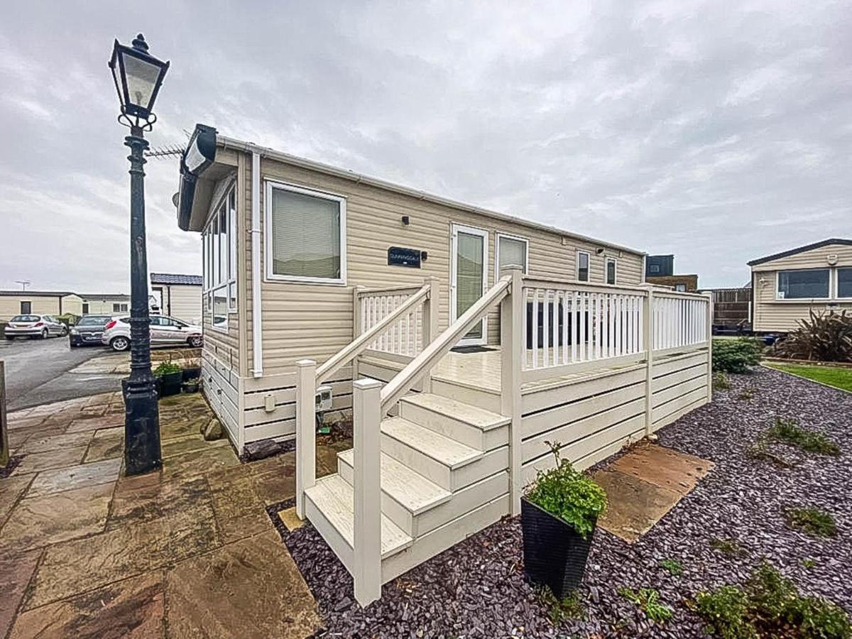 Hotel Lovely 6 Berth Caravan With Decking And Wifi In Kent, Ref 47017C Whitstable Exterior foto